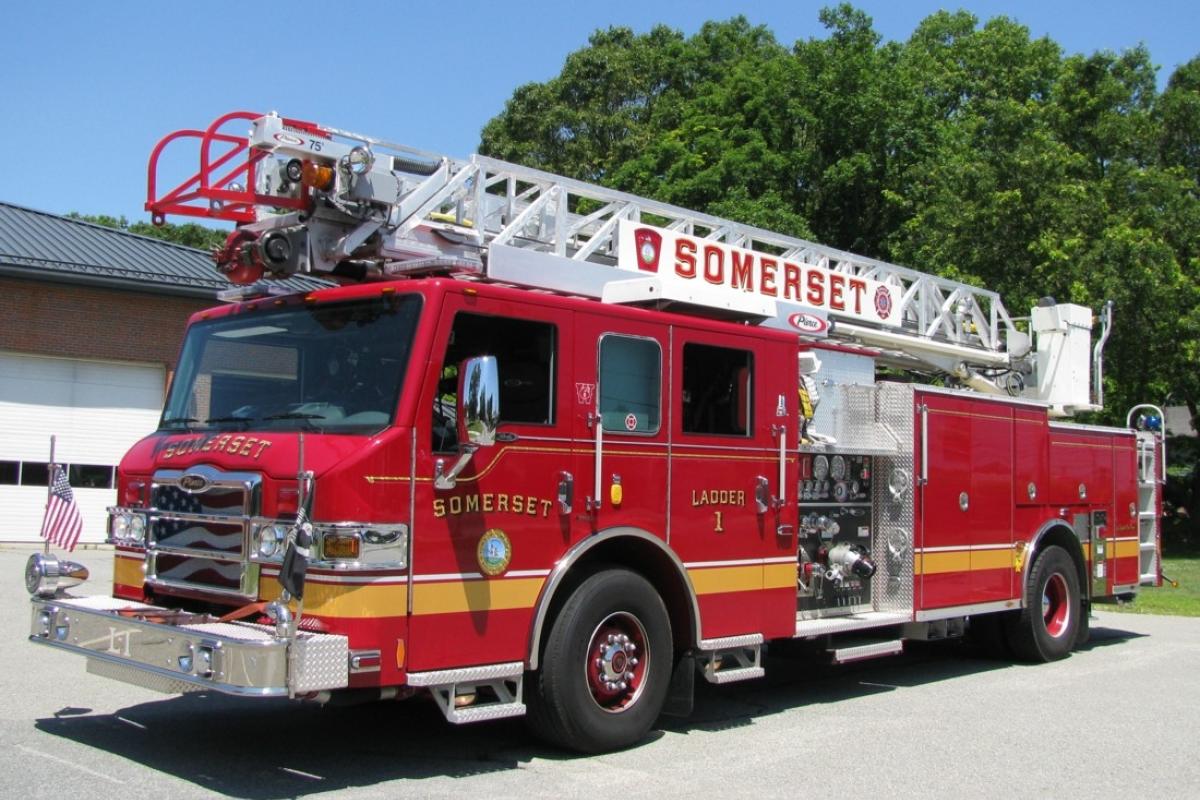 Ladder 1 - 2009 Pierce Velocity